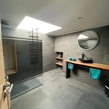 La Grange De Guew Nyaraló